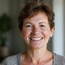 Ritratto di una donna sorridente, cliente soddisfatta